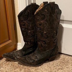 Elegant Black Embroidered Heeled Boots